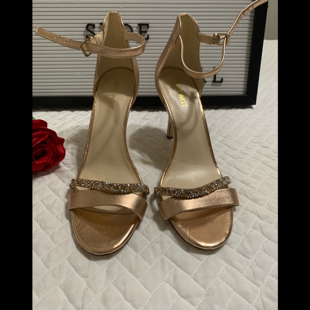 NWT Brand New Nine West Gold heel sandals, be party ready with this lovely shoe